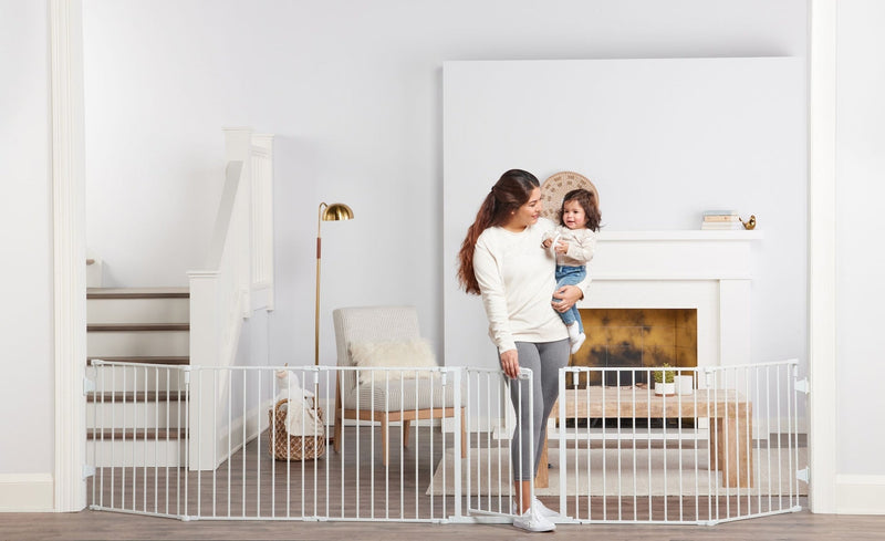 2-in-1 Super Wide Adjustable Baby Safety Gate & Play Yard, White E0G6